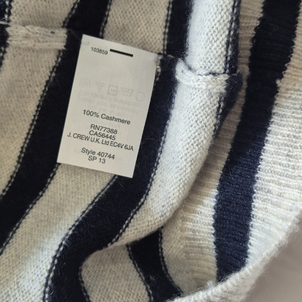 Women Striped V-Neck Sweater - Picture 5 of 6